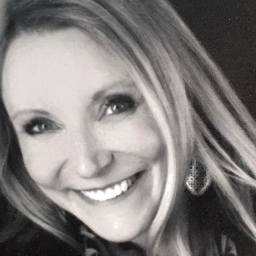 Clothes, accessories & good vibes. 😄